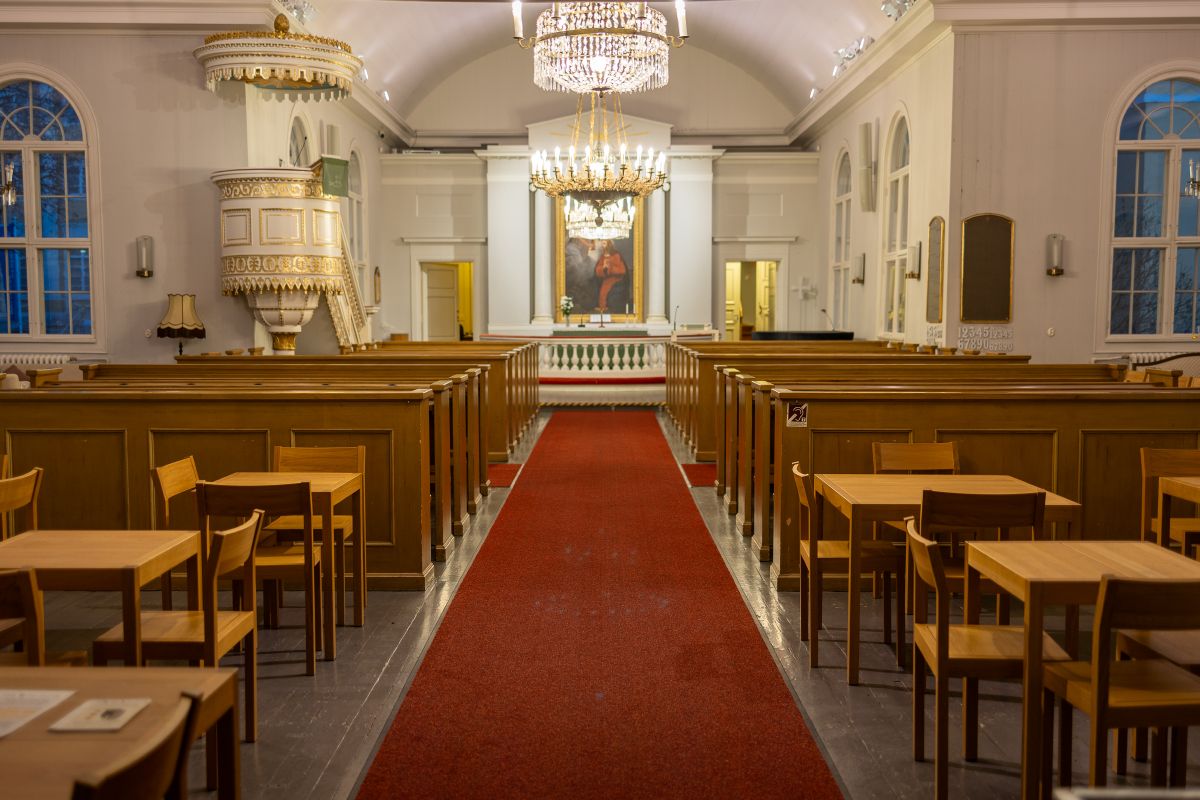 Vanha kirkko, kirkkosali.